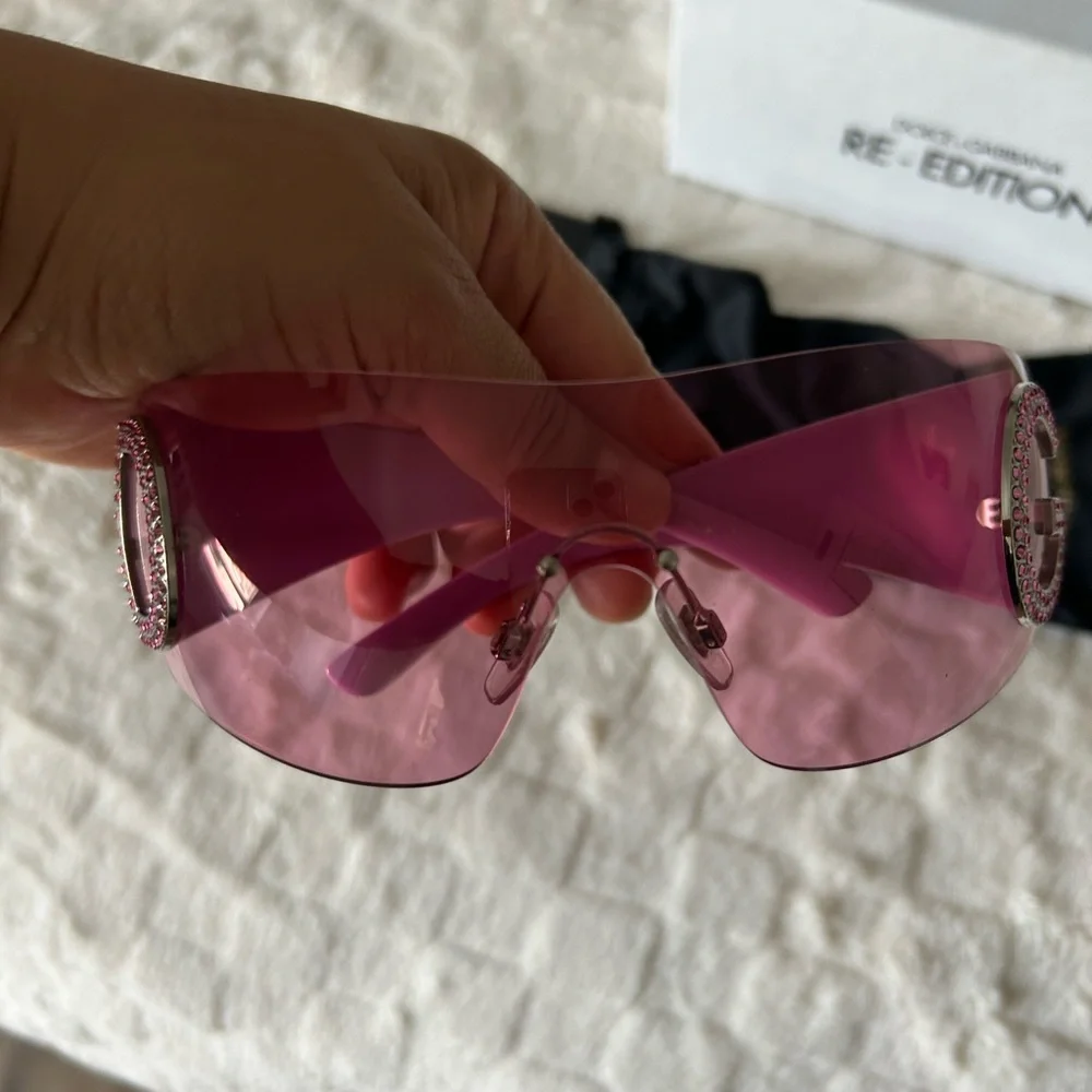 RE-EDITION SUNGLASSES 😎 - Picture 8 of 10